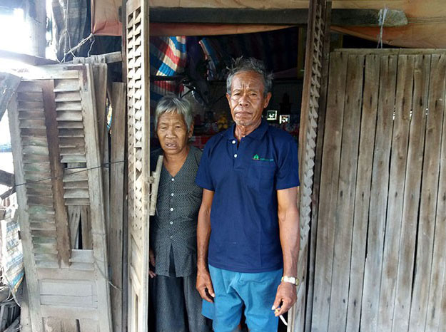 Vợ chồng dân tộc Khmer mơ ước một mái nhà